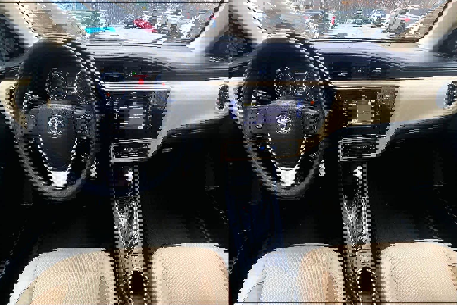 Used 2017 Toyota Corolla LE image 14