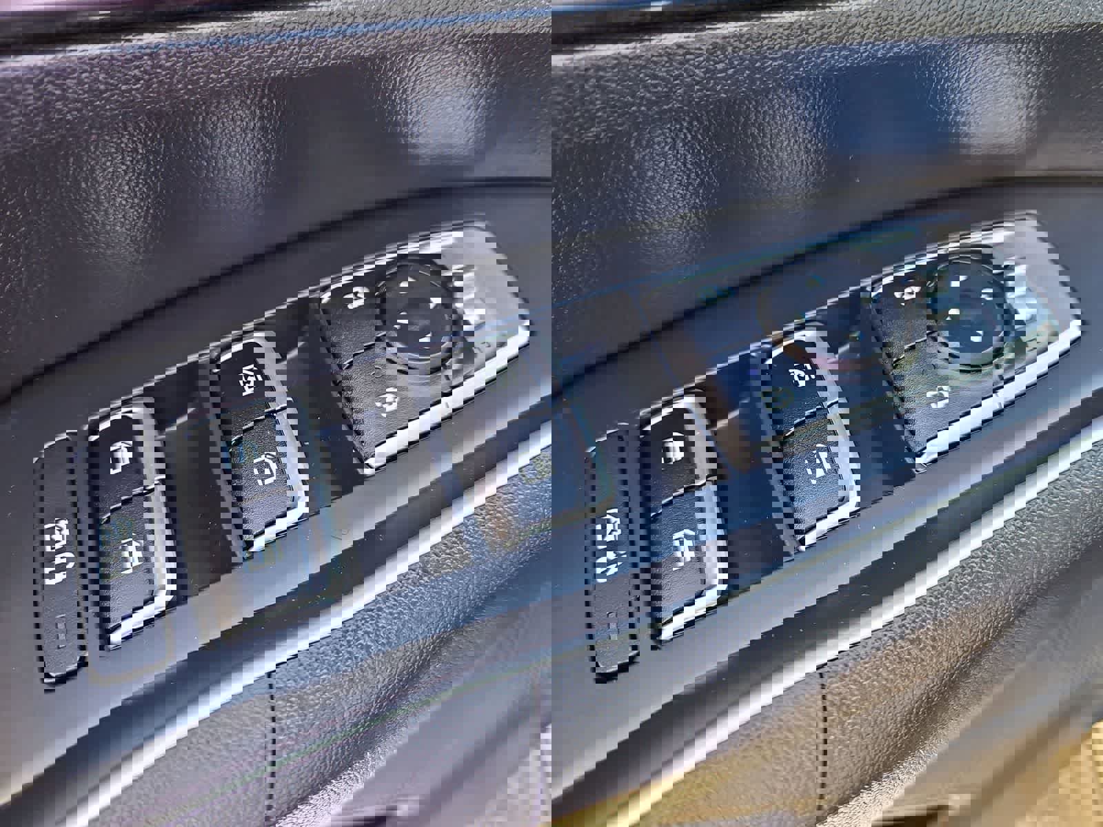 Used 2022 Kia Sorento EX w/ Panoramic Sunroof Package AWD/4WD image 17