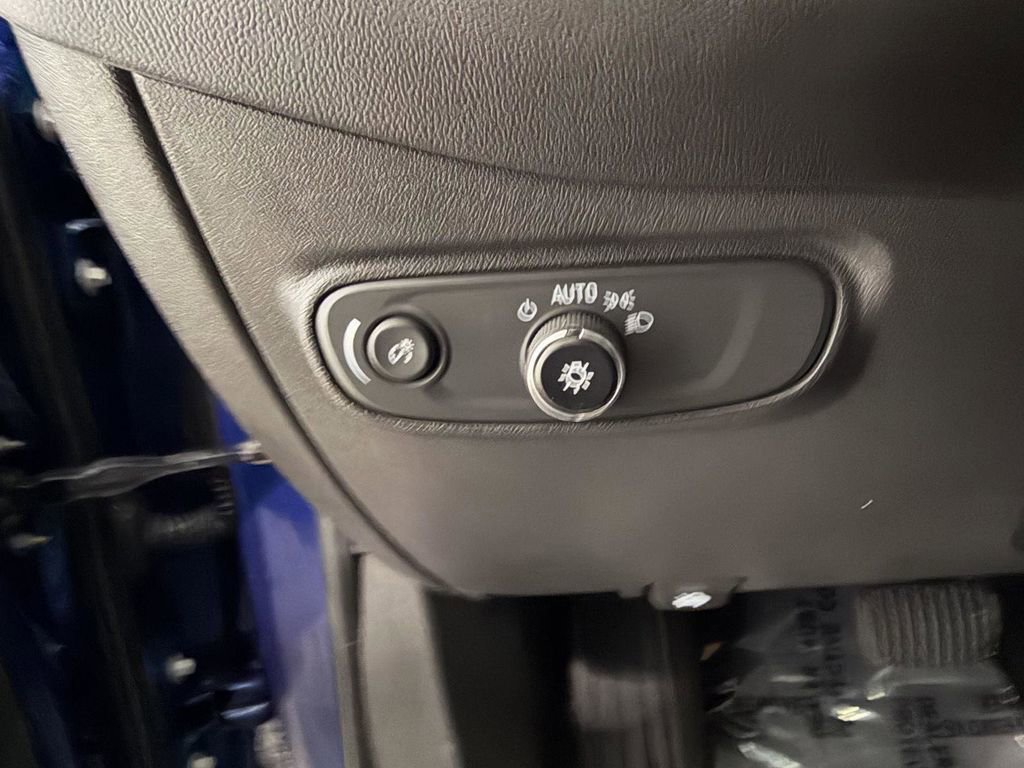 Used 2023 Chevrolet Equinox RS AWD/4WD image 18