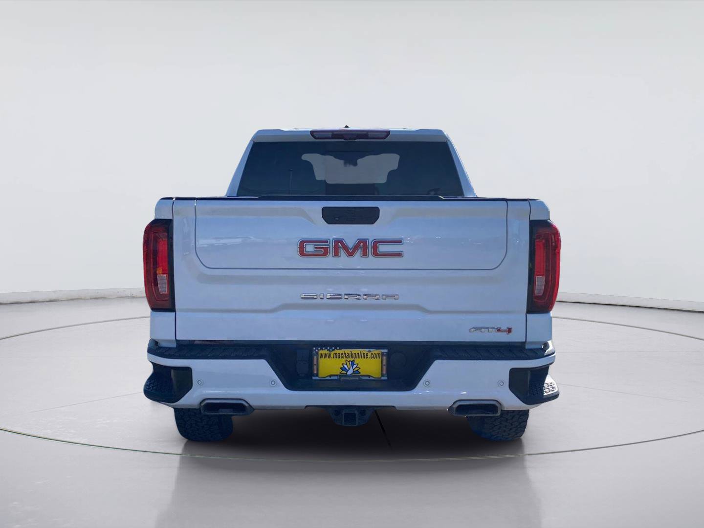 Used 2023 GMC Sierra 1500 AT4 w/ Technology Package AWD/4WD image 4
