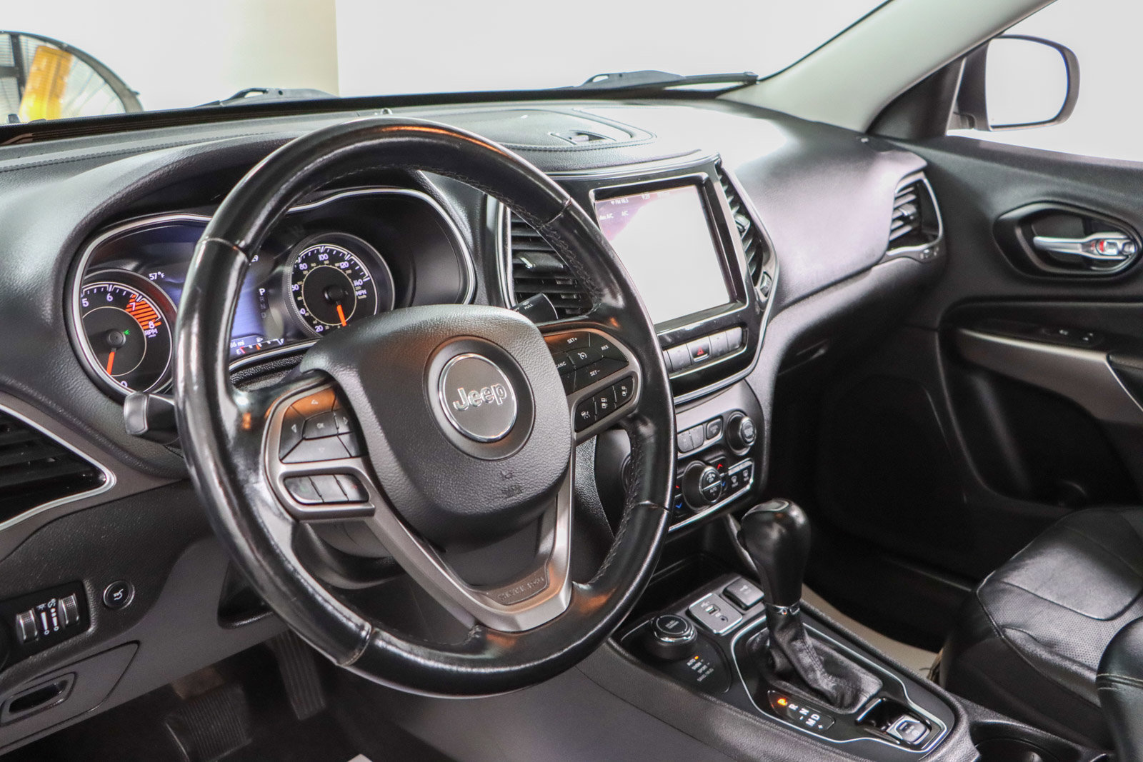 Used 2021 Jeep Cherokee Limited image 23