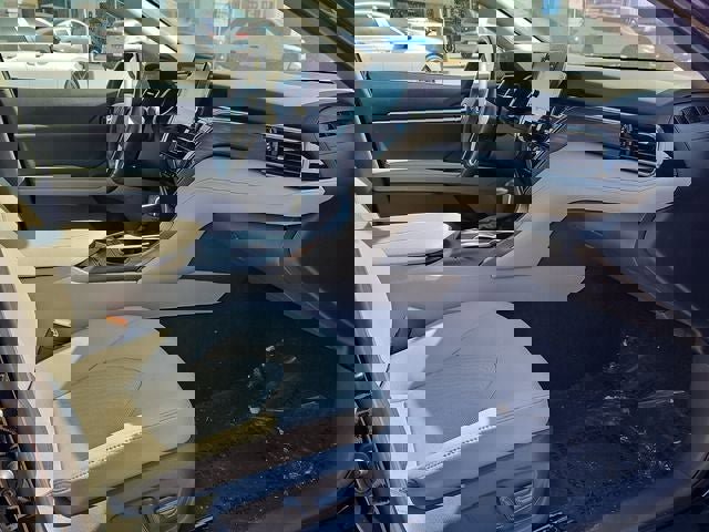 Used 2021 Toyota Camry XLE image 9