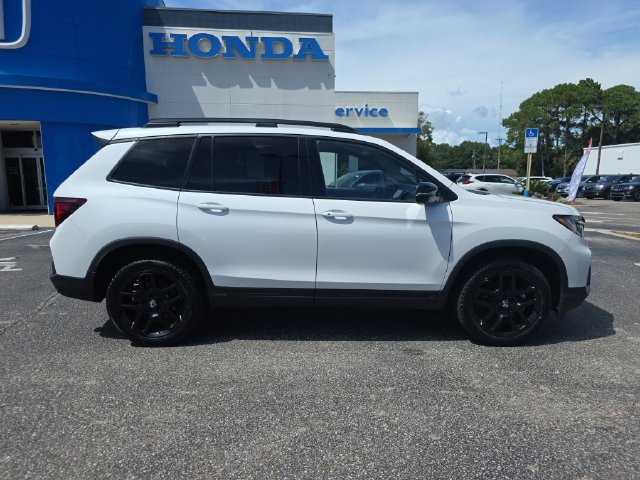 Used 2024 Honda Passport Black Edition image 3
