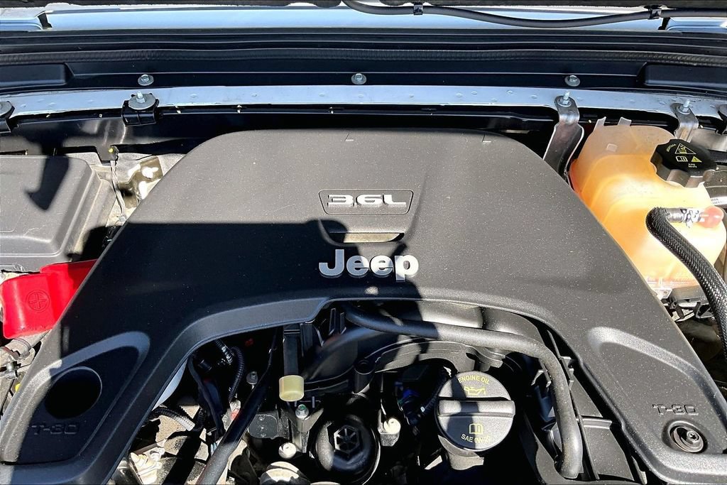 Certified 2020 Jeep Gladiator Overland AWD/4WD image 32