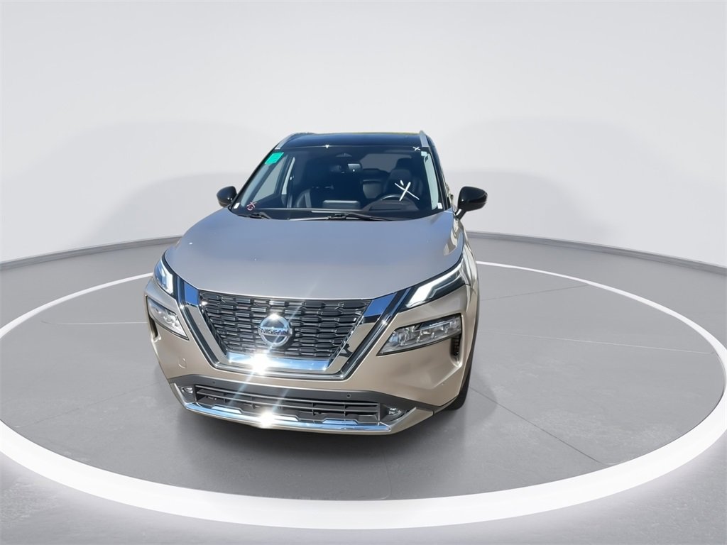 Used 2021 Nissan Rogue Platinum image 3