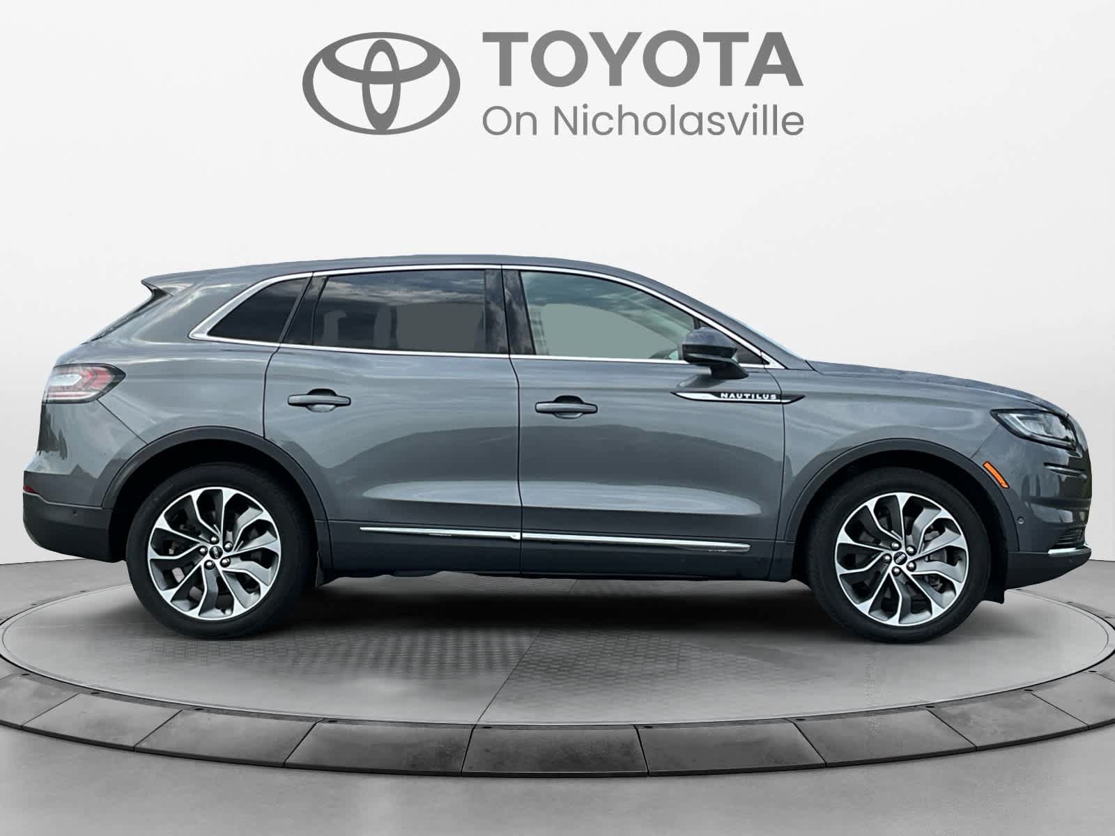 Used 2023 Lincoln Nautilus Reserve w/ Equipment Group 201A AWD/4WD image 6