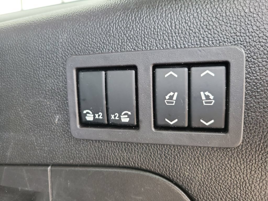 Used 2018 Chevrolet Suburban Premier AWD/4WD image 8