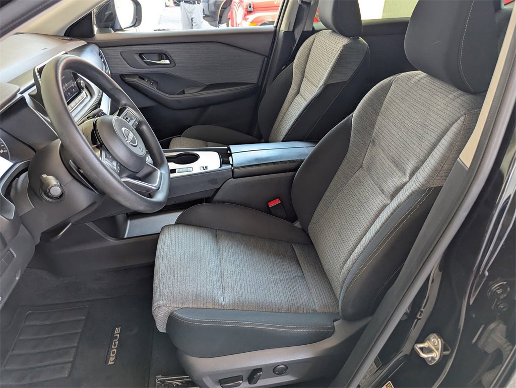 Used 2023 Nissan Rogue SV image 12