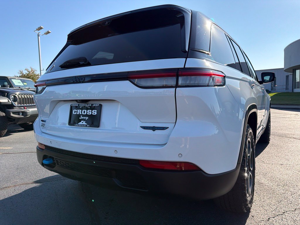 Used 2023 Jeep Grand Cherokee Trailhawk w/ Luxury Tech Group III AWD/4WD image 34