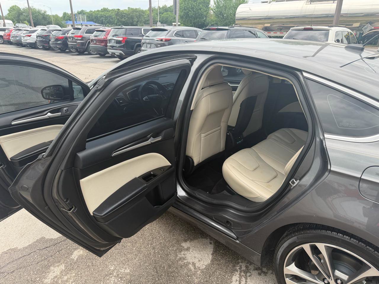 Used 2017 Ford Fusion Titanium FWD image 11