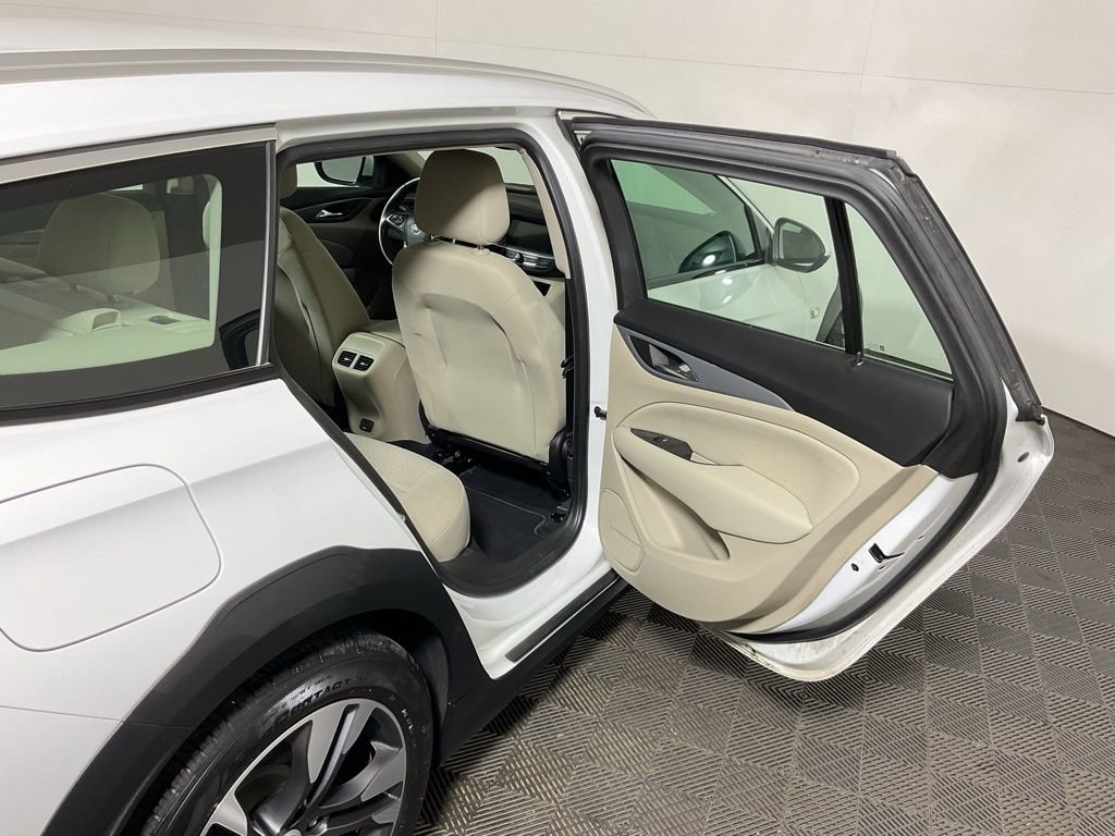 Used 2018 Buick Regal Preferred w/ Sights and Sounds Package image 33