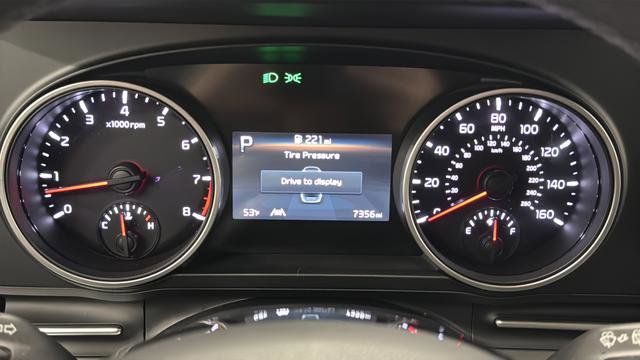 Used 2024 Kia Carnival LX FWD image 16