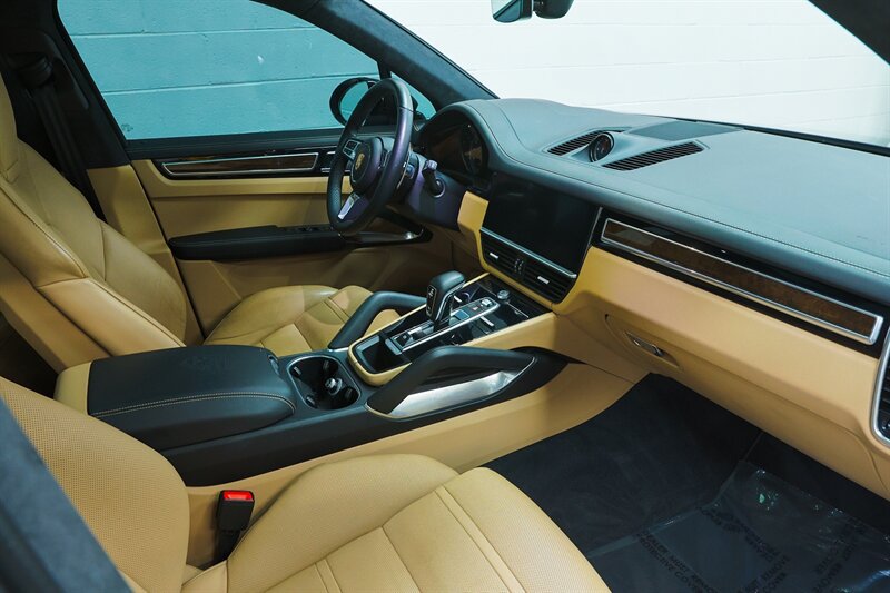 Used 2020 Porsche Cayenne Turbo AWD/4WD image 97