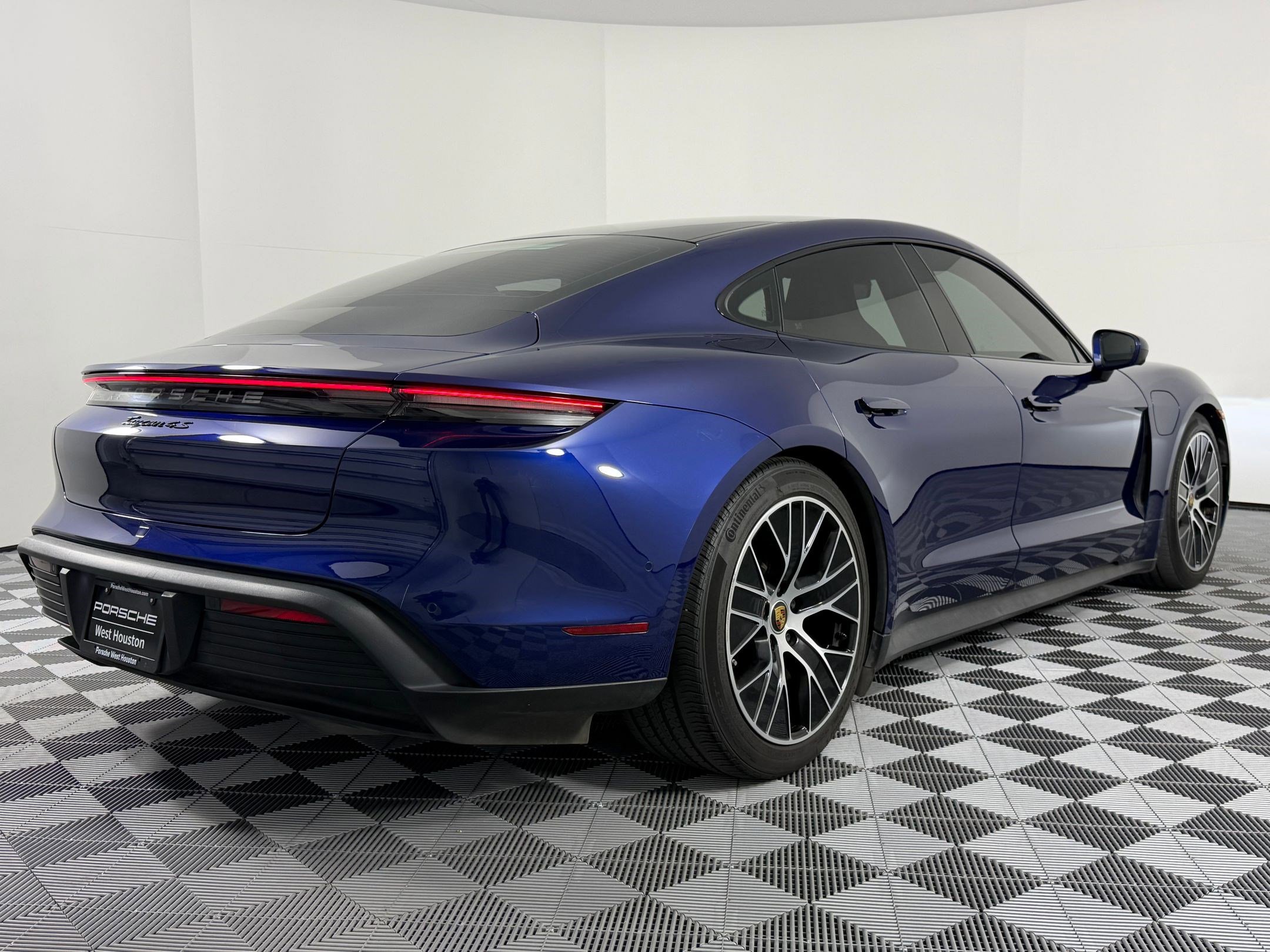 Certified 2022 Porsche Taycan 4S image 9