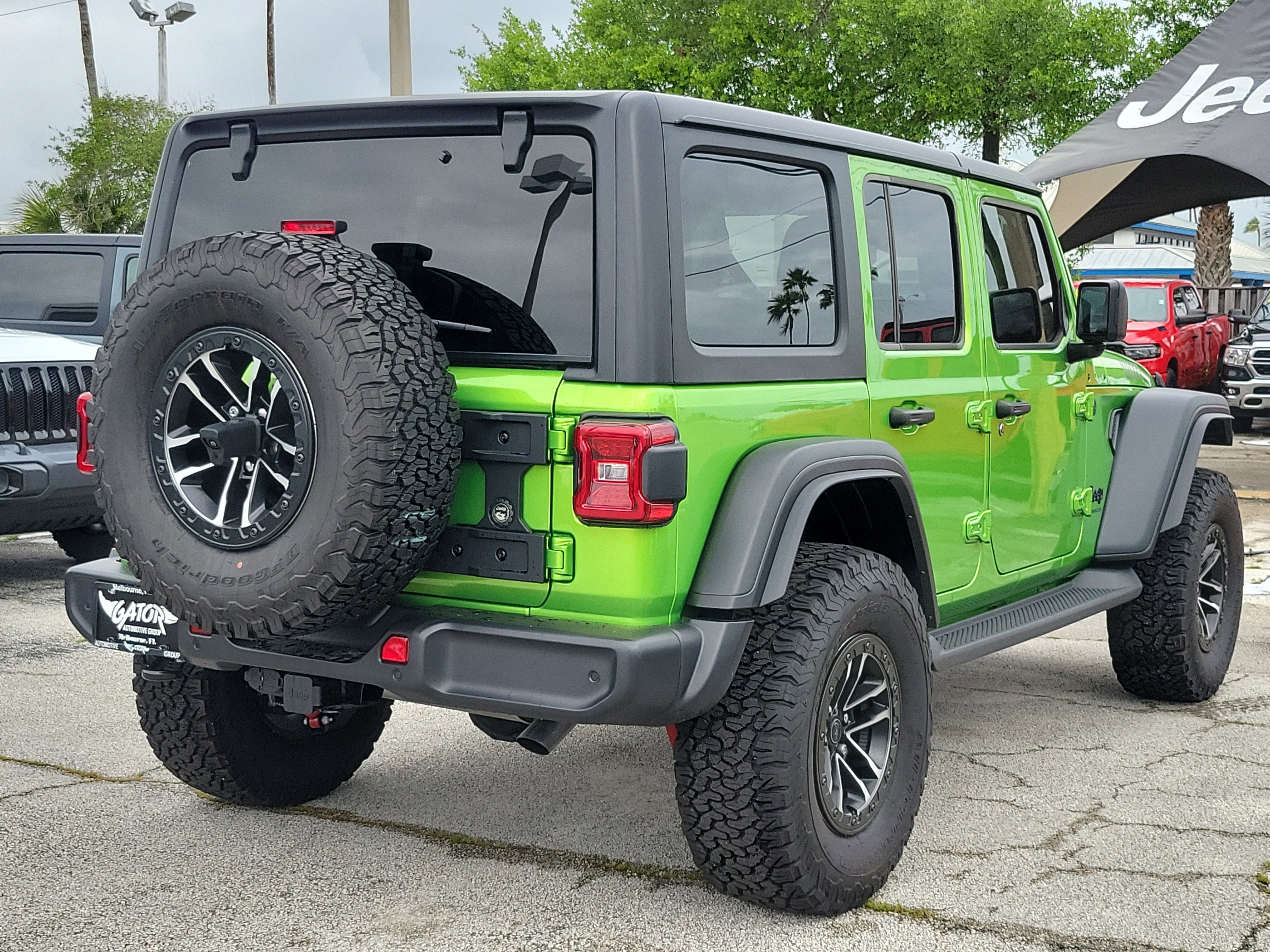 Used 2025 Jeep Wrangler Willys AWD/4WD image 4