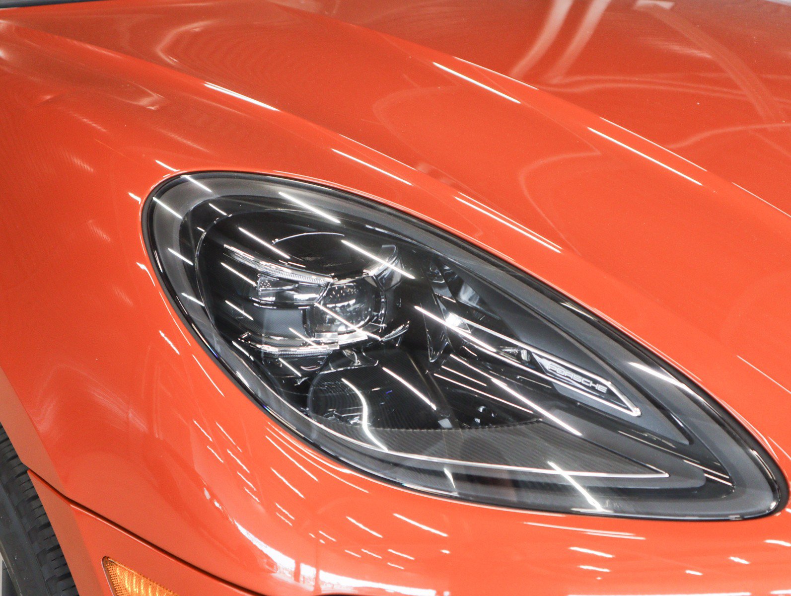Certified 2024 Porsche Macan AWD/4WD image 29