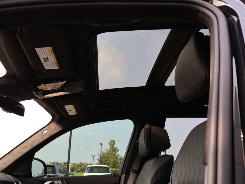 Used 2026 BMW X7 xDrive40i w/ Executive Package AWD/4WD image 17
