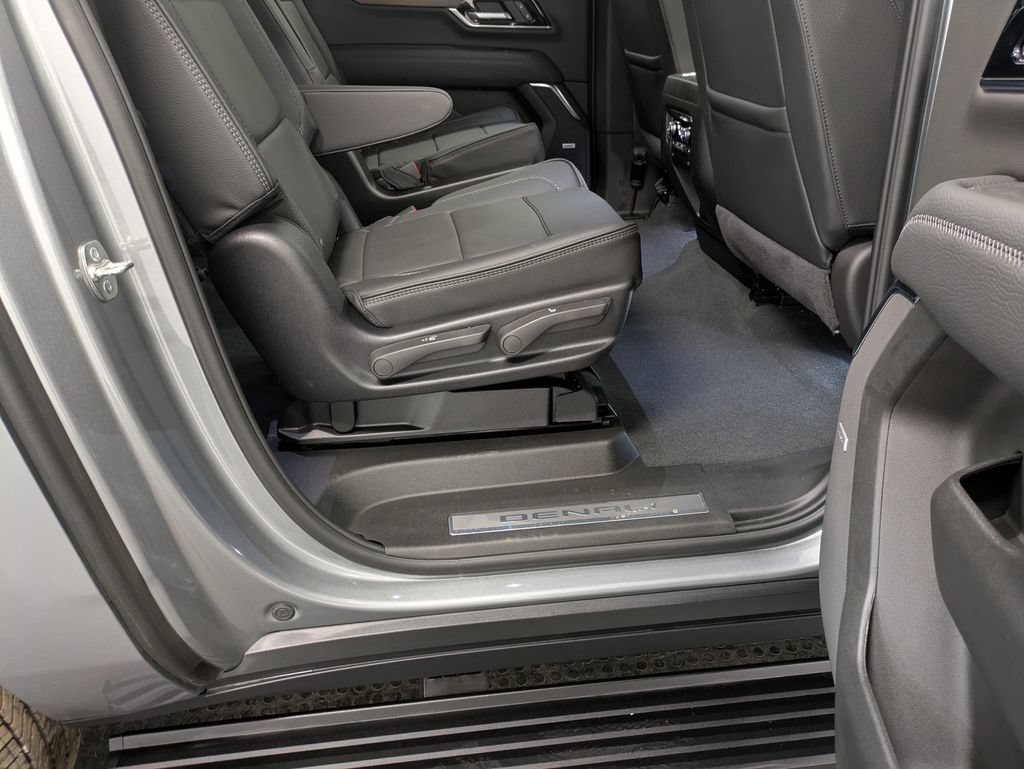 Used 2026 GMC Yukon XL Denali w/ Sun & Power Step Package AWD/4WD image 26
