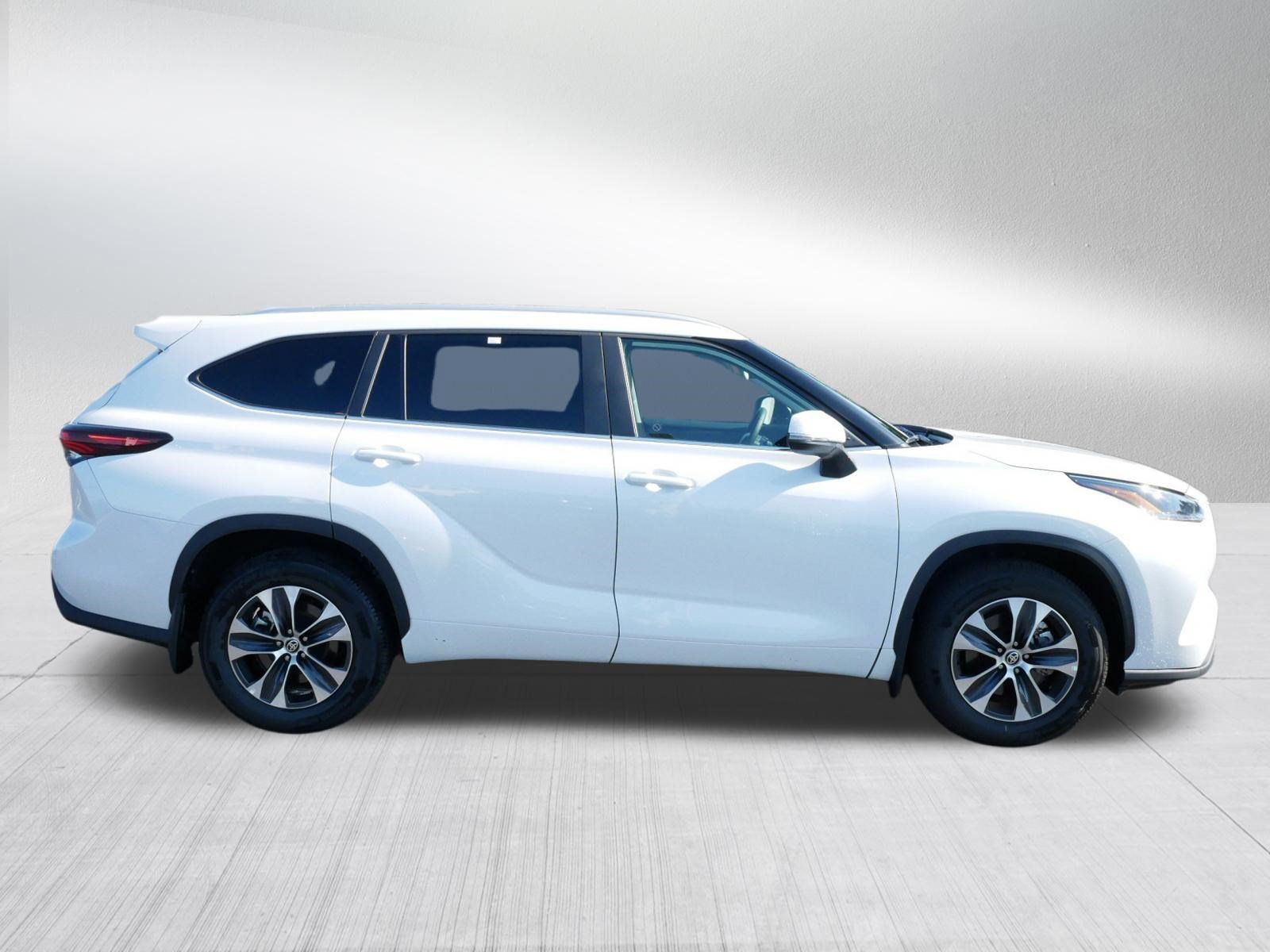 Certified 2026 Toyota Highlander XLE AWD/4WD image 8