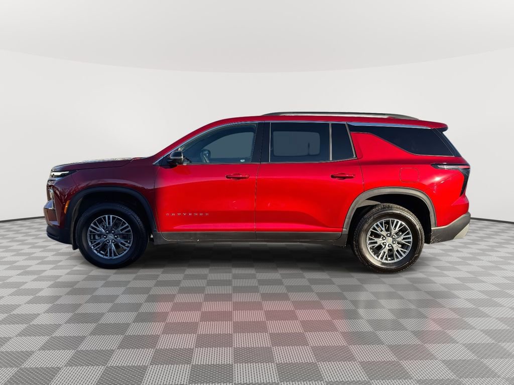 Used 2025 Chevrolet Traverse LT w/ Driver Confidence Package AWD/4WD image 4
