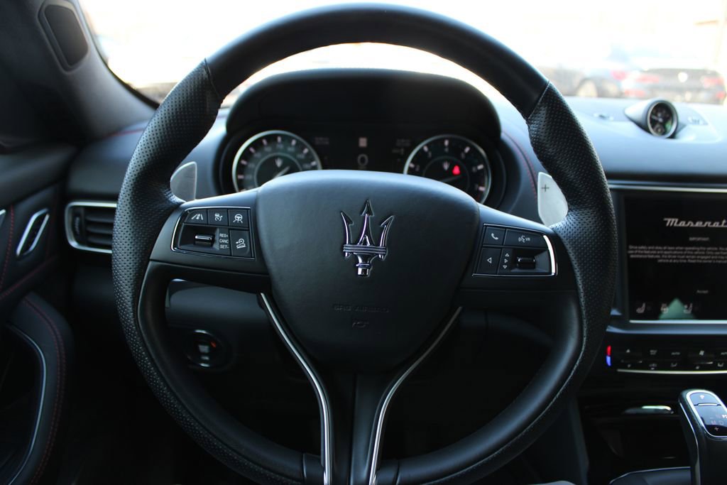 Used 2024 Maserati Levante GT Ultima image 10