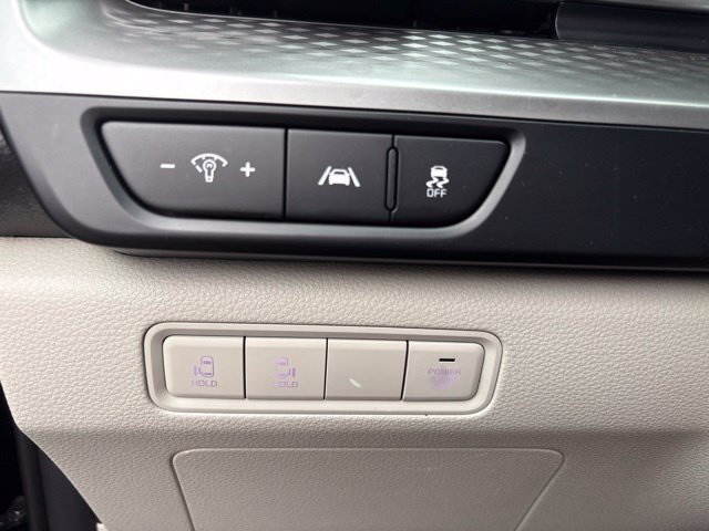 Certified 2023 Kia Carnival LX FWD image 23