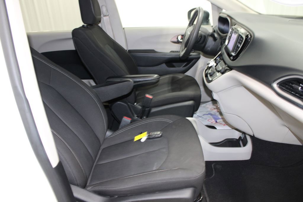 Used 2023 Chrysler Voyager LX FWD image 19