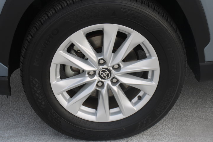 Certified 2022 Toyota Corolla Cross LE AWD/4WD image 9