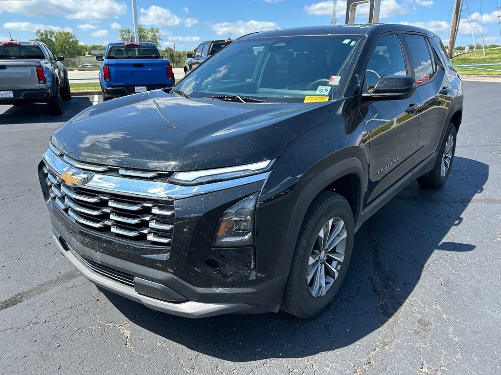 Used 2026 Chevrolet Equinox LT AWD/4WD image 9