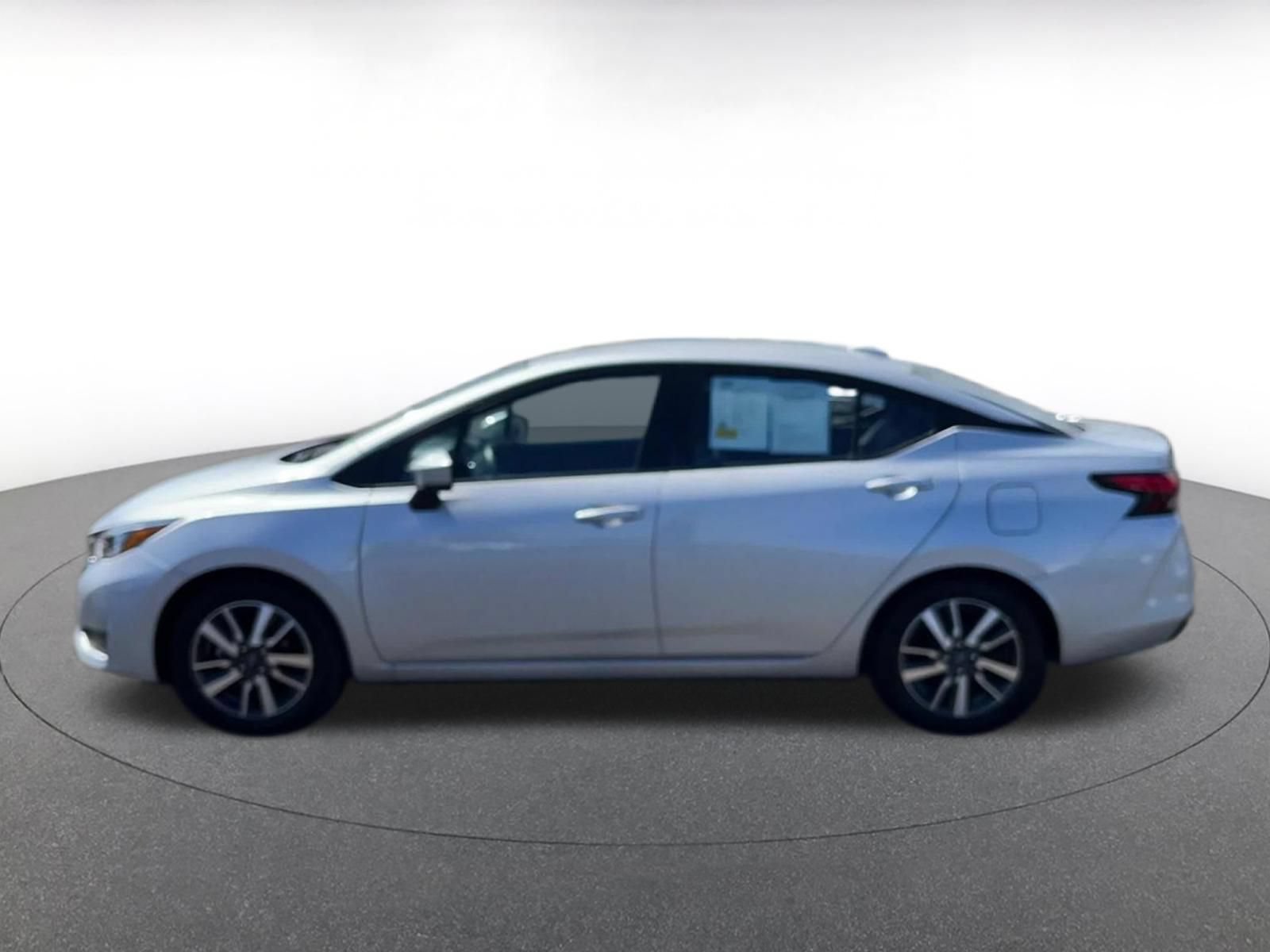 Used 2025 Nissan Versa SV FWD image 8