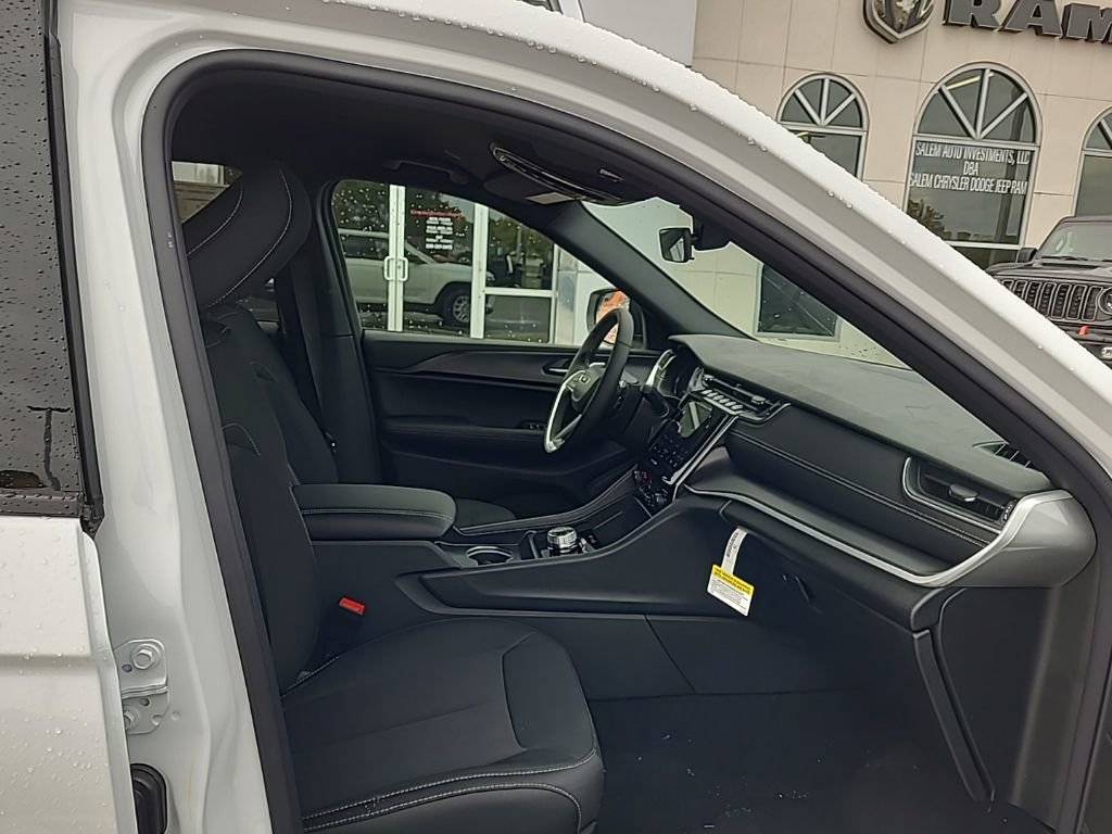 New 2025 Jeep Grand Cherokee Laredo w/ Luxury Tech Group I image 26