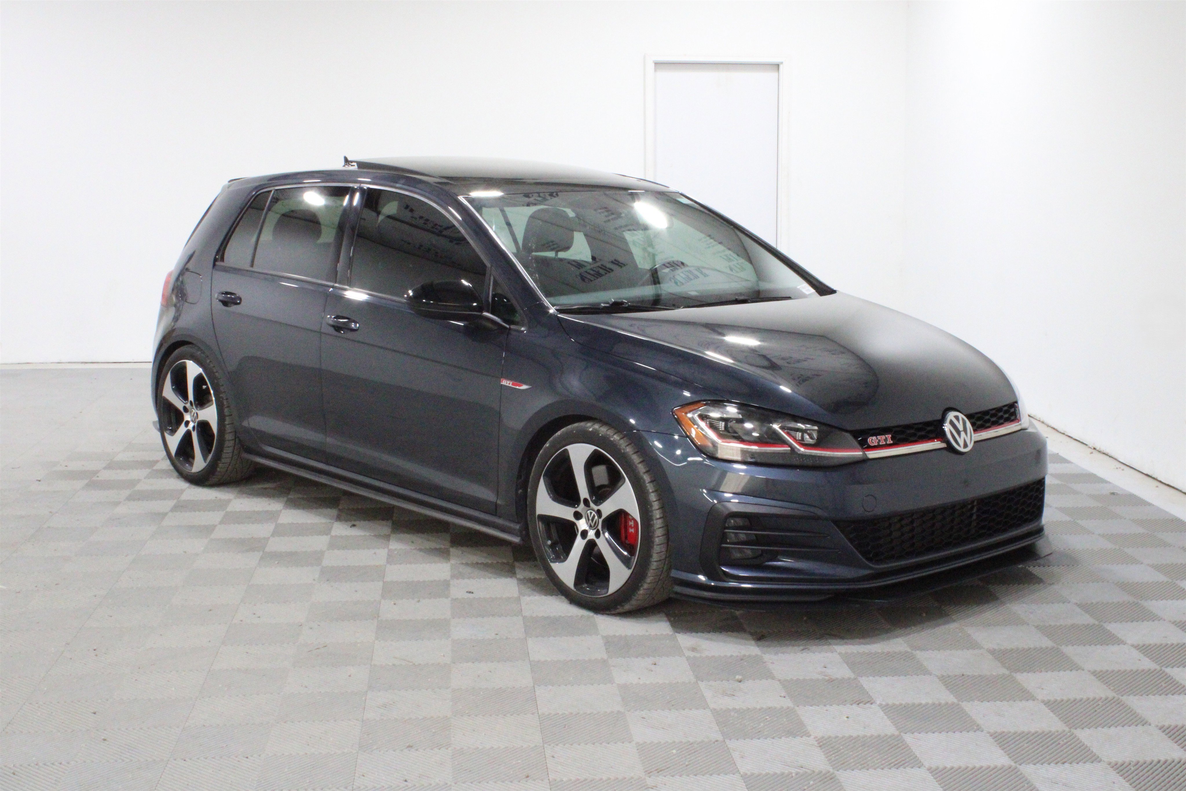 Used 2021 Volkswagen GTI SE image 1