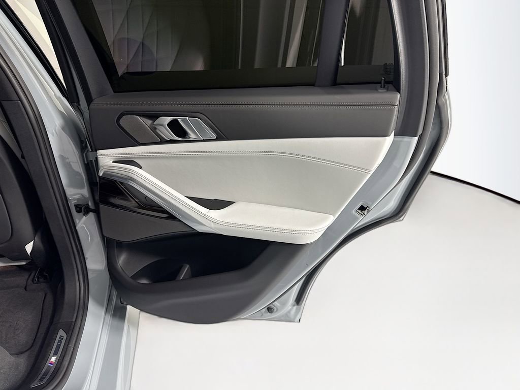 Used 2024 BMW X6 xDrive40i w/ Premium Package image 28