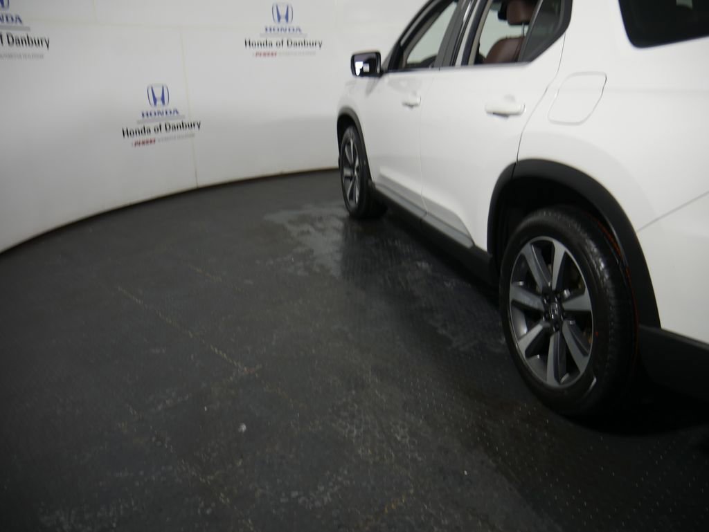 Used 2025 Honda Pilot Elite image 11