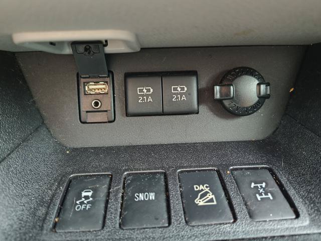 Used 2017 Toyota Highlander XLE AWD/4WD image 25