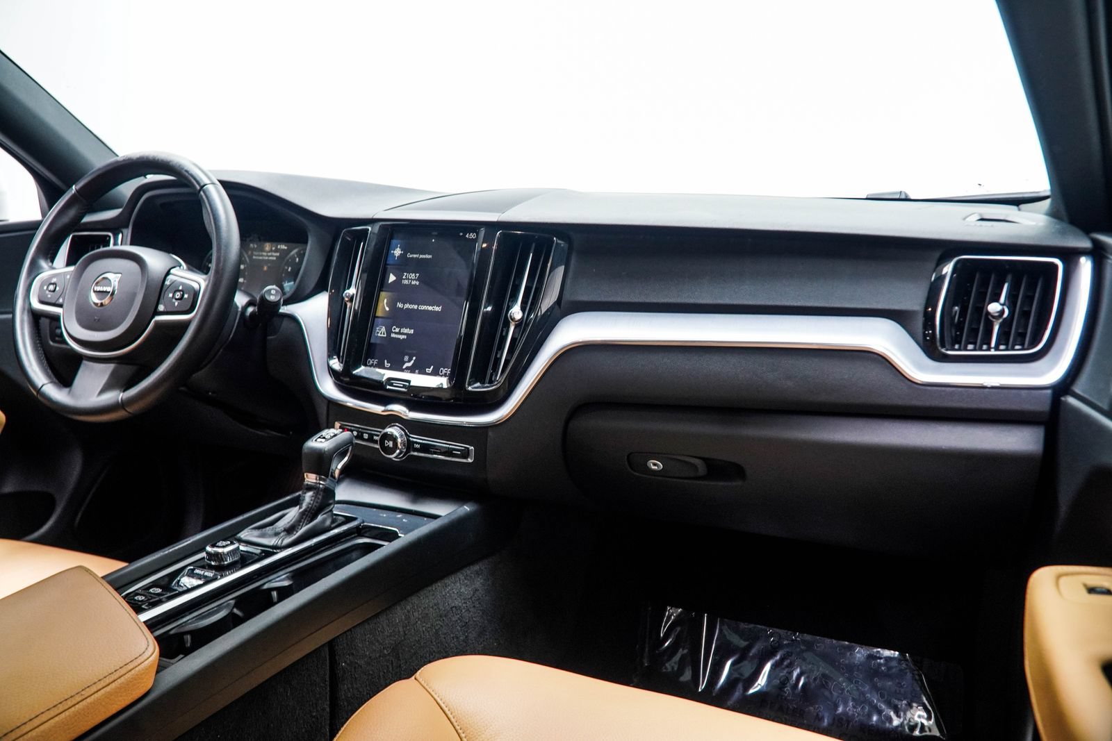 Used 2020 Volvo XC60 T5 Momentum w/ Protection Package Premier AWD/4WD image 19