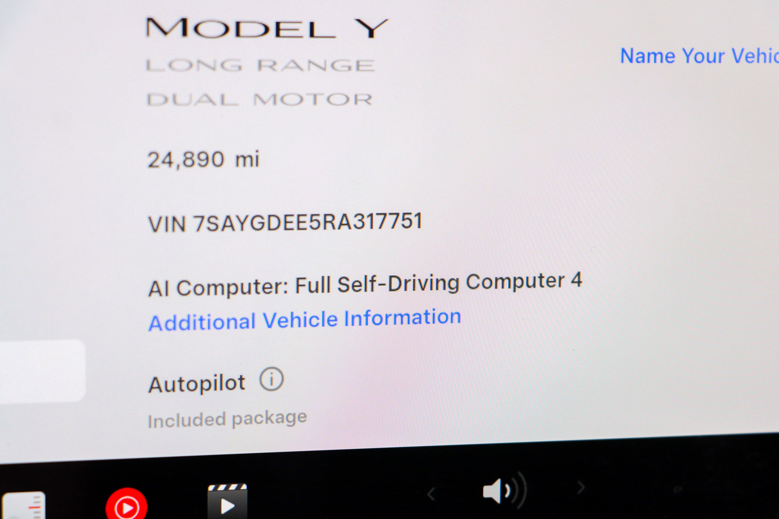 Used 2024 Tesla Model Y Long Range AWD/4WD image 16