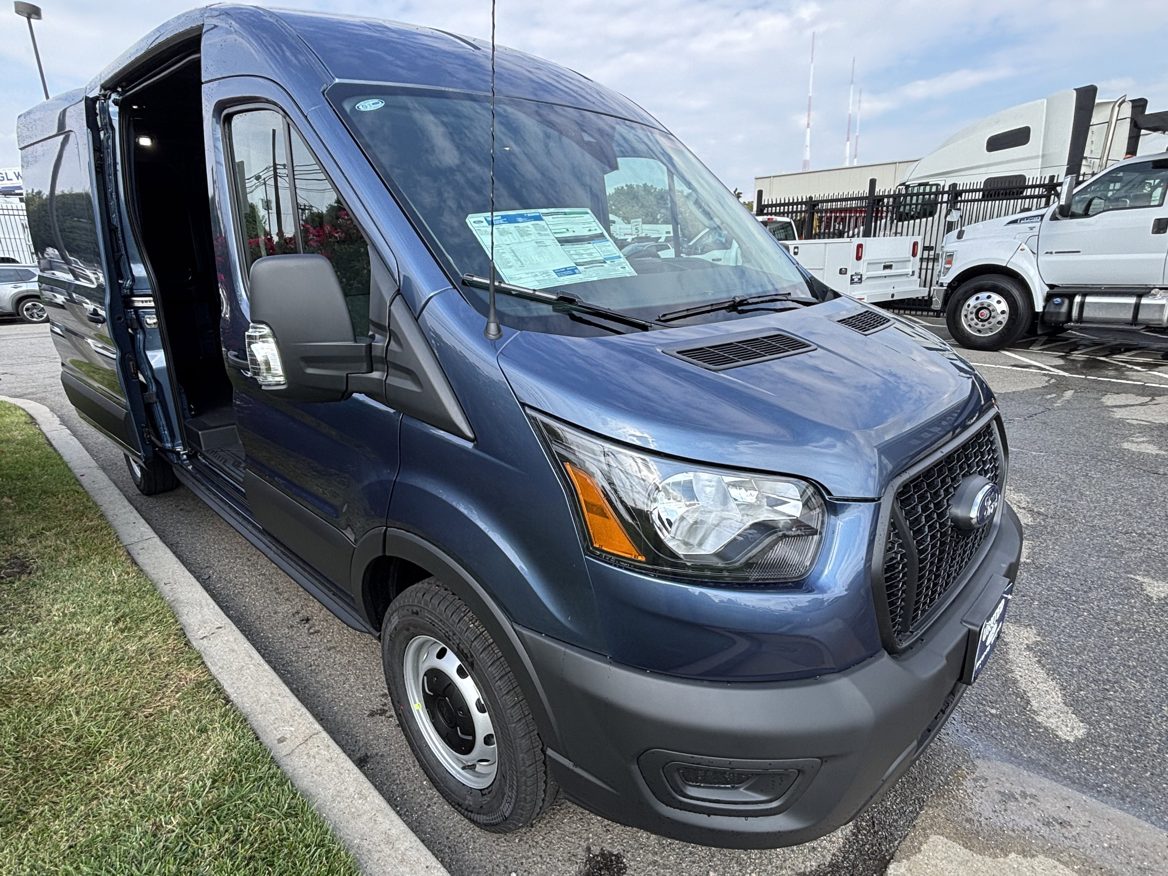 New 2025 Ford Transit 250 148 Medium Roof image 4