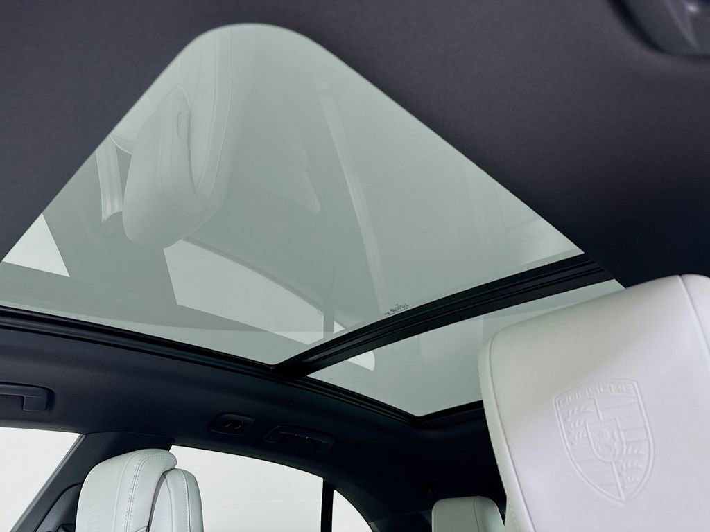 New 2026 Porsche Macan Electric image 25