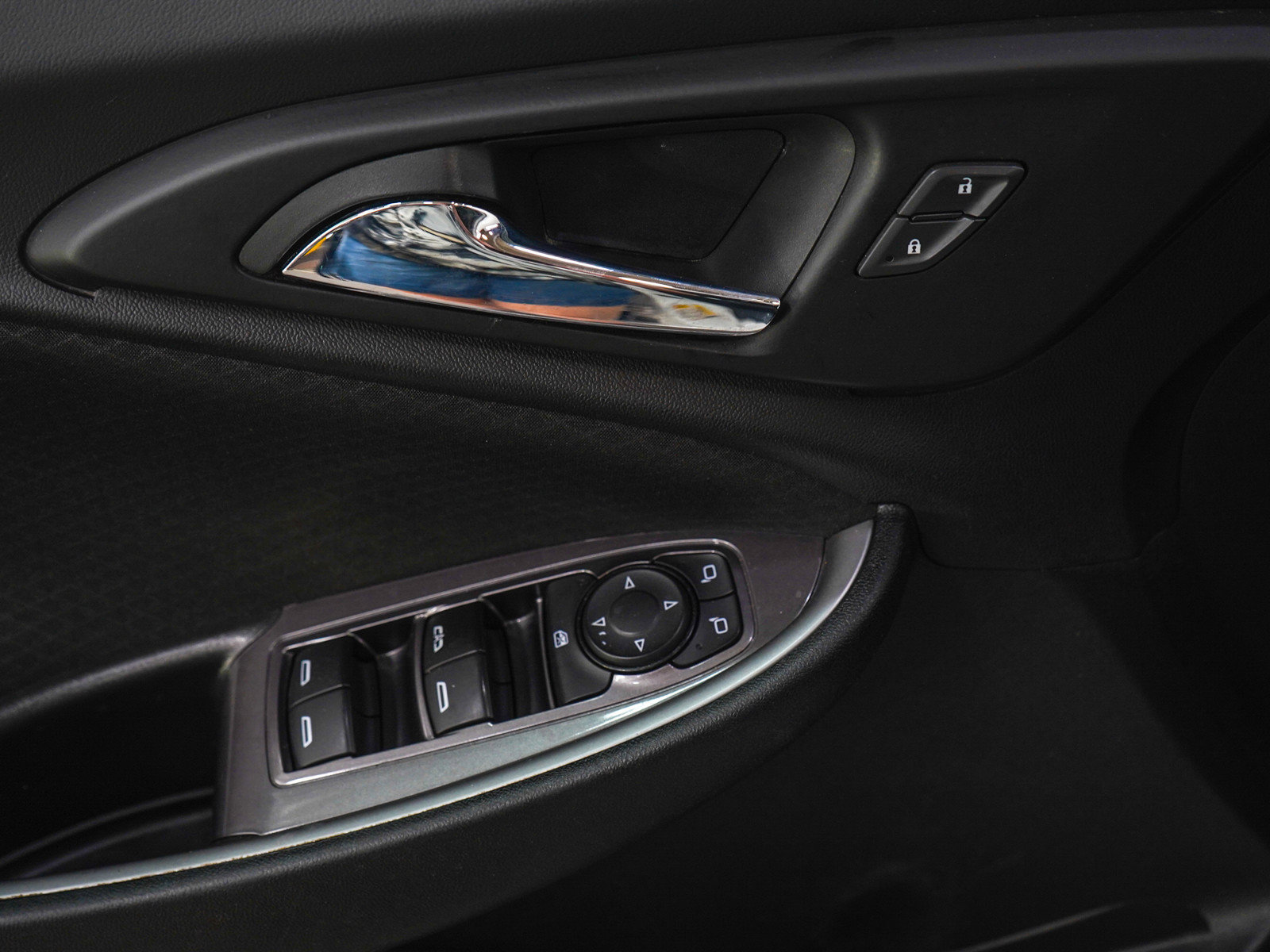 Used 2022 Chevrolet Malibu LT FWD image 19