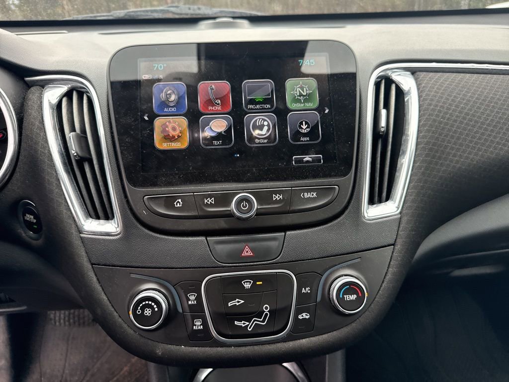 Used 2018 Chevrolet Malibu LT w/ Driver Confidence Package image 18