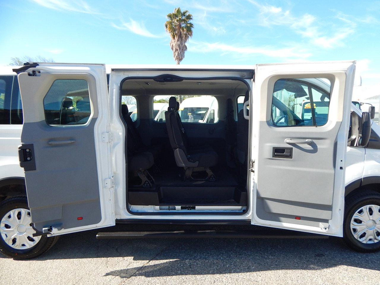 Used 2017 Ford Transit 350 XLT image 17