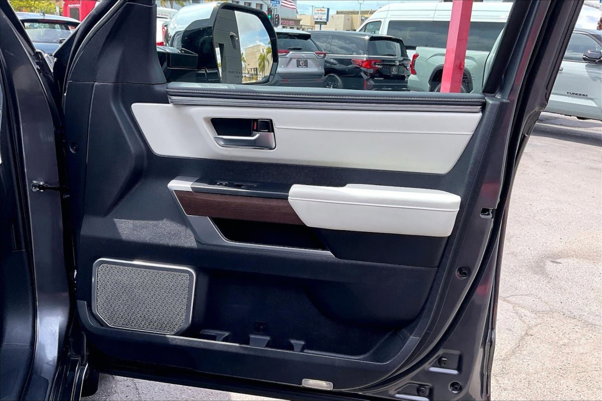 Used 2023 Toyota Sequoia Capstone AWD/4WD image 22