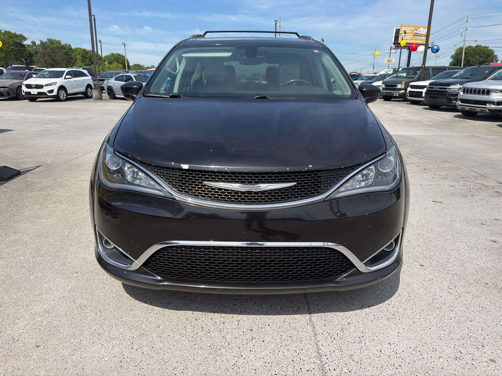 Used 2017 Chrysler Pacifica Touring-L Plus FWD image 3