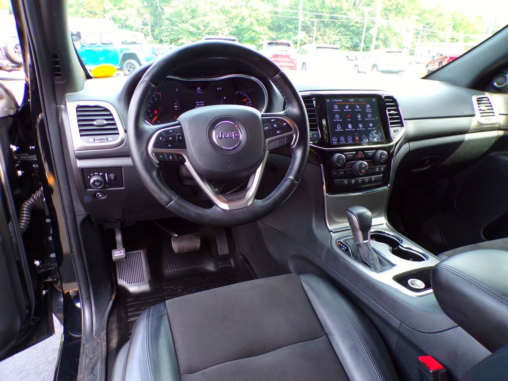 Used 2021 Jeep Grand Cherokee Laredo X AWD/4WD image 17