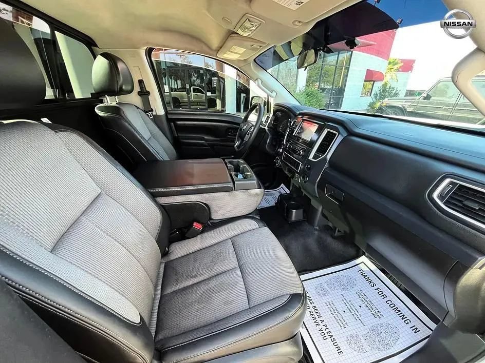 Used 2017 Nissan Titan S AWD/4WD image 13