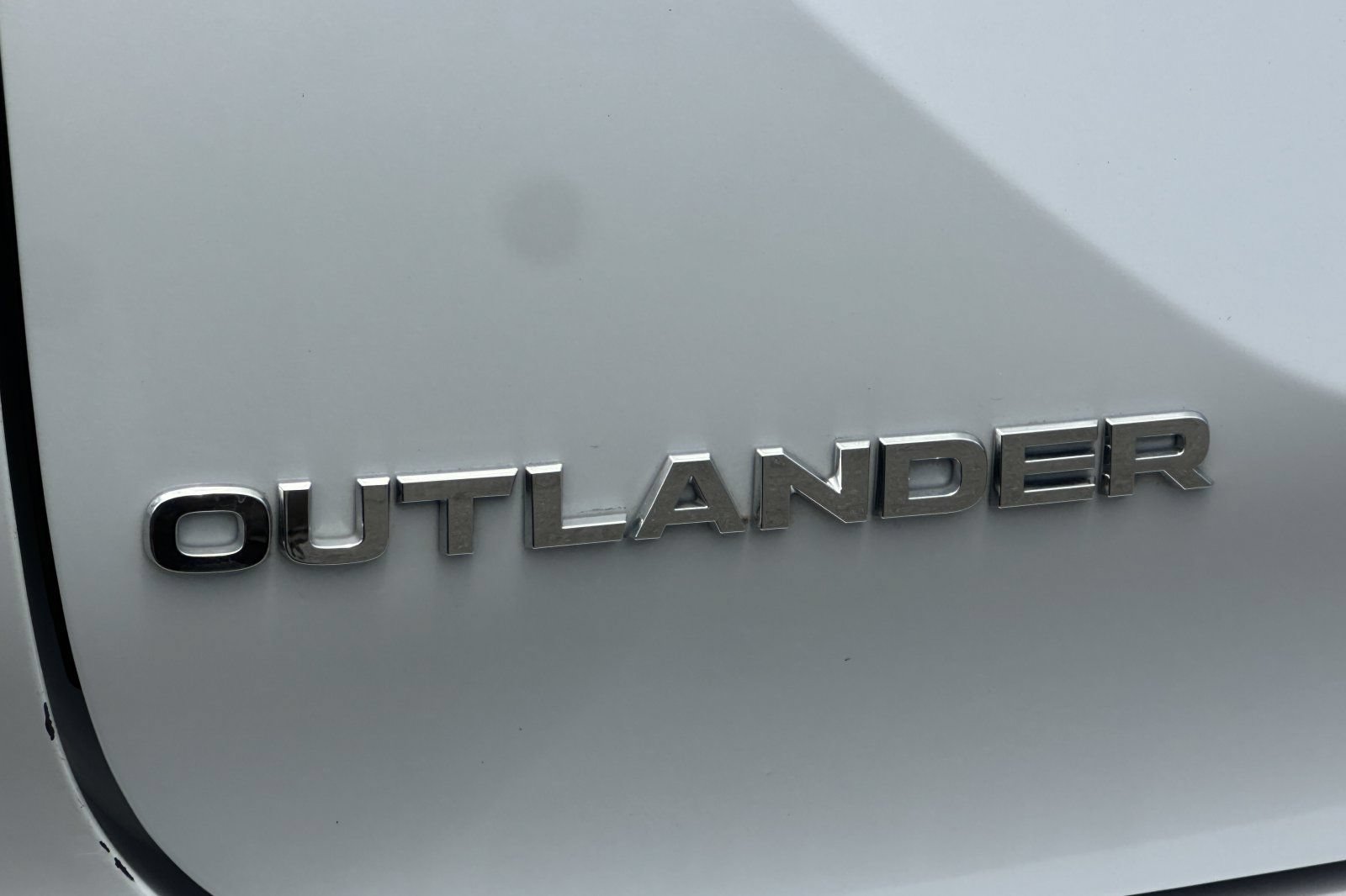 Used 2024 Mitsubishi Outlander AWD image 34