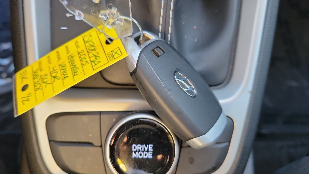 Used 2025 Hyundai Venue SEL FWD image 25