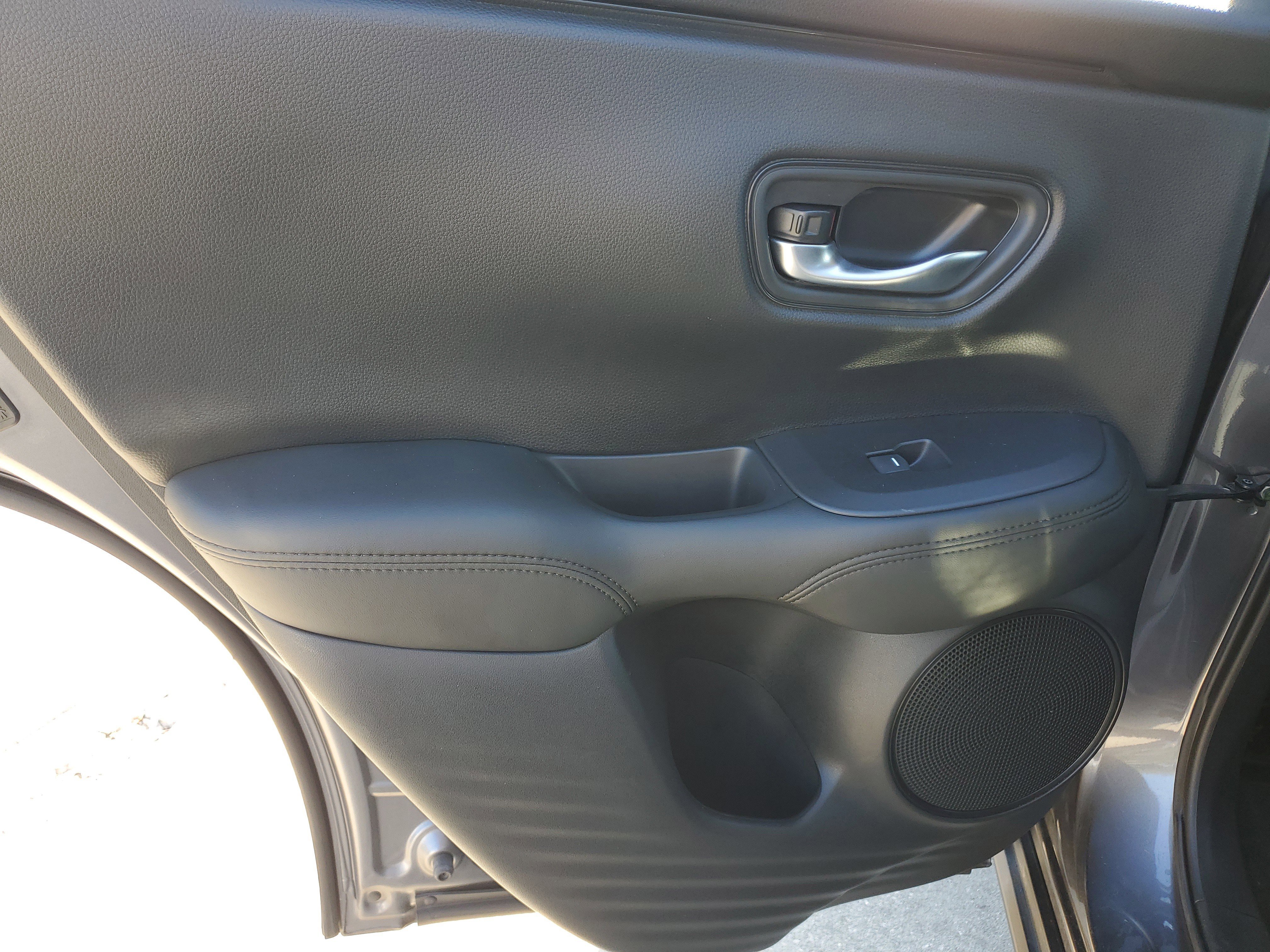 Used 2025 Honda HR-V LX image 9