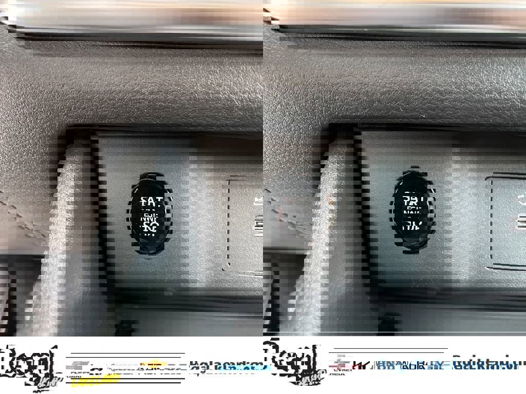 Used 2025 Nissan Rogue SV image 35